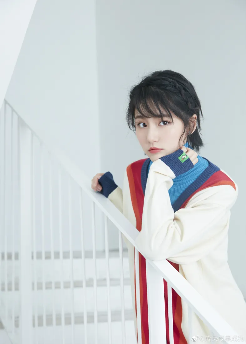 4k短发壁纸 - 美女 - 写真 - 室内「哲风壁纸」
