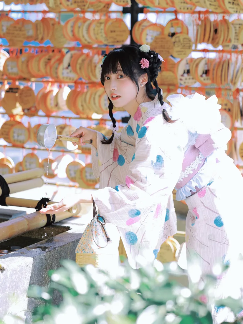 和服少女手机壁纸｜日式神社背景图片 - 绘马许愿清新人像「哲风壁纸」