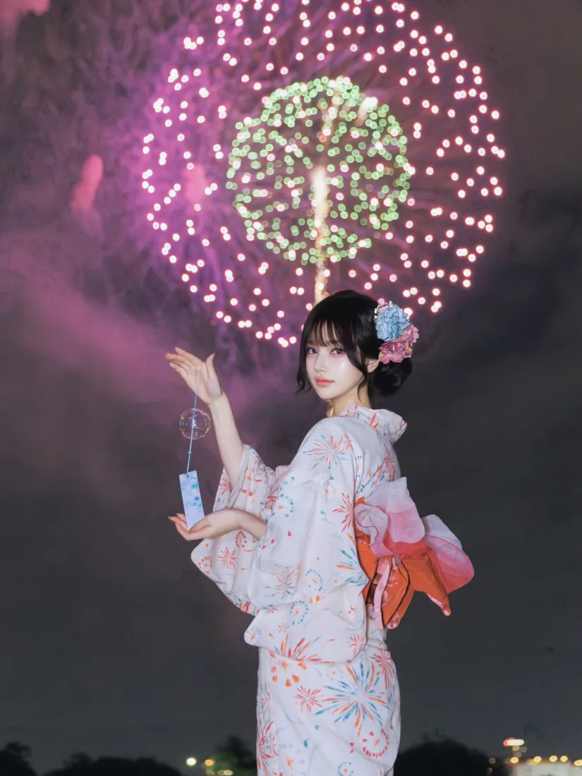 和服少女手机壁纸｜花火大会背景图片 - 手持风铃夜景「哲风壁纸」