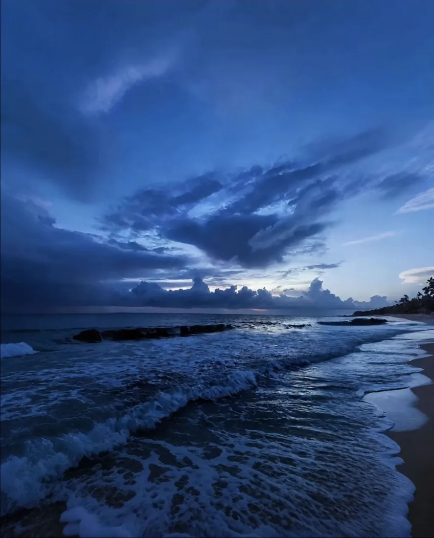海岸风景手机壁纸｜蓝色海洋背景图片 - 黄昏沙滩浪涛「哲风壁纸」