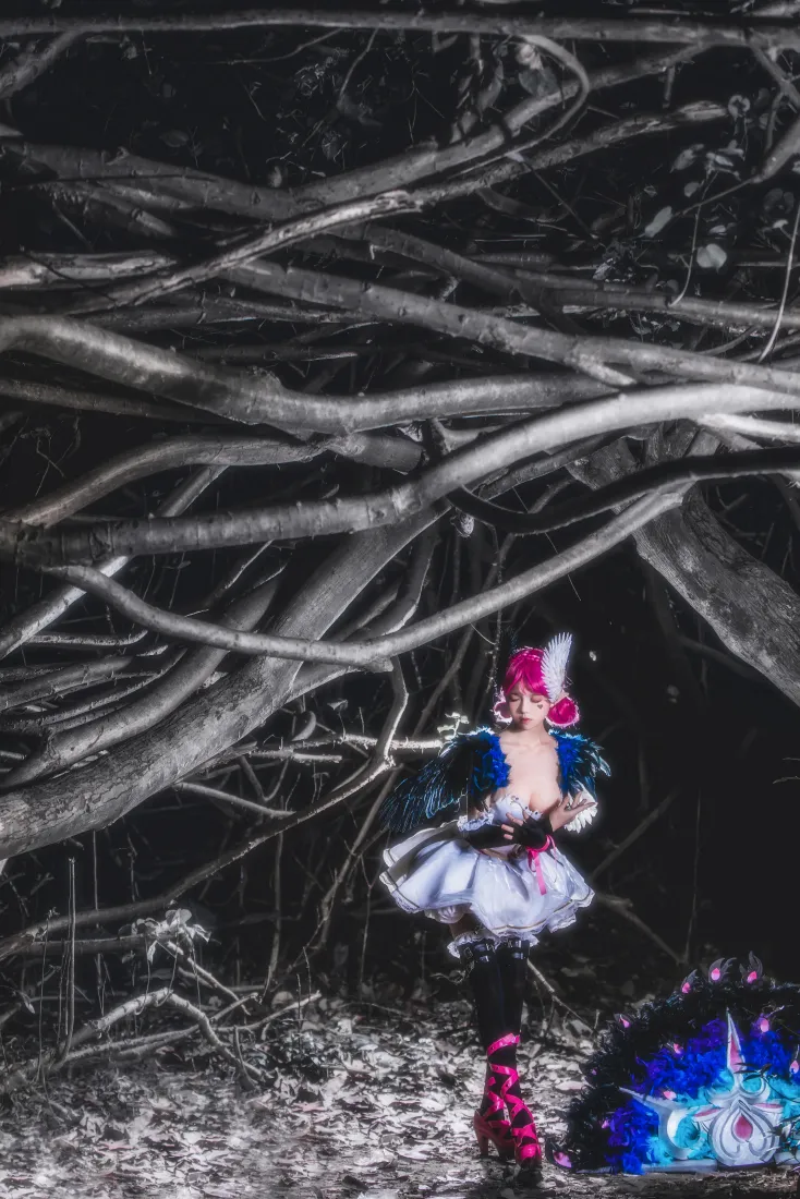 小乔天鹅之梦手机壁纸｜暗黑森林背景图片 - 桜桃喵cosplay「哲风壁纸」