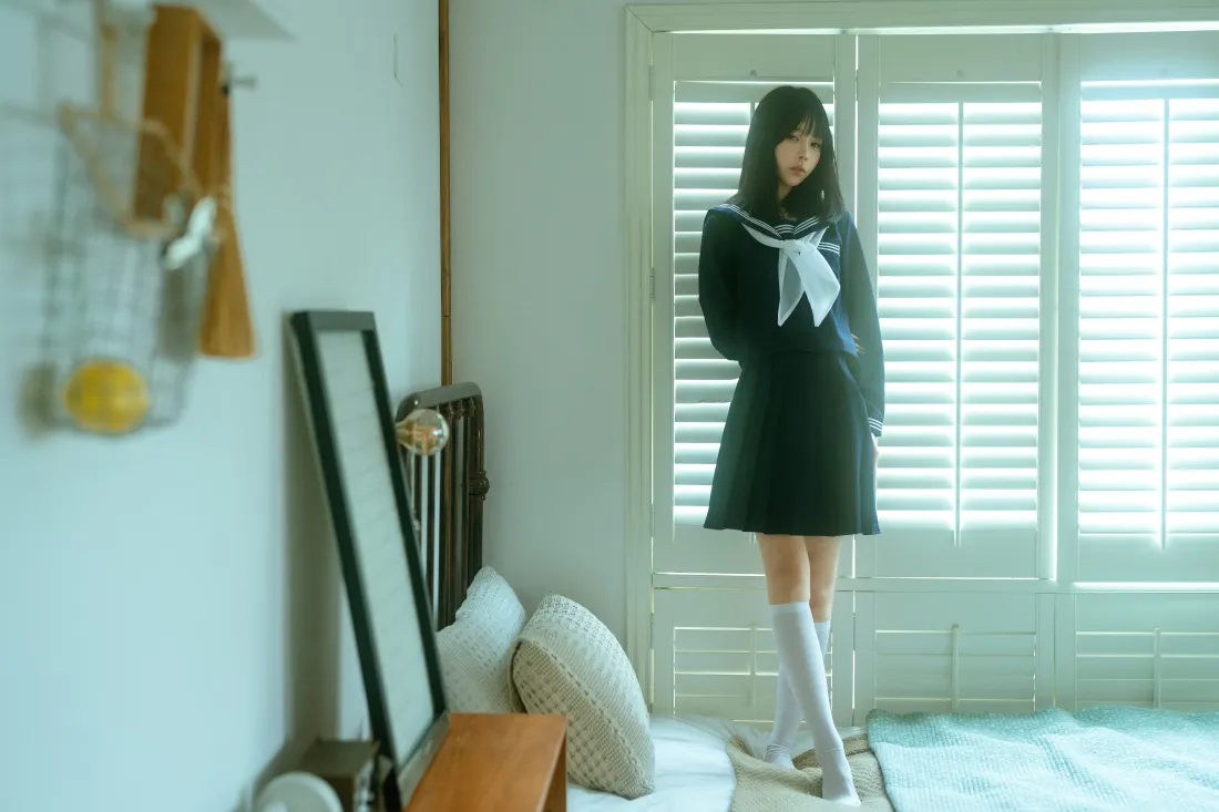 7k水手服少女壁纸｜日系室内背景图片 - 窗边JK制服写真「哲风壁纸」