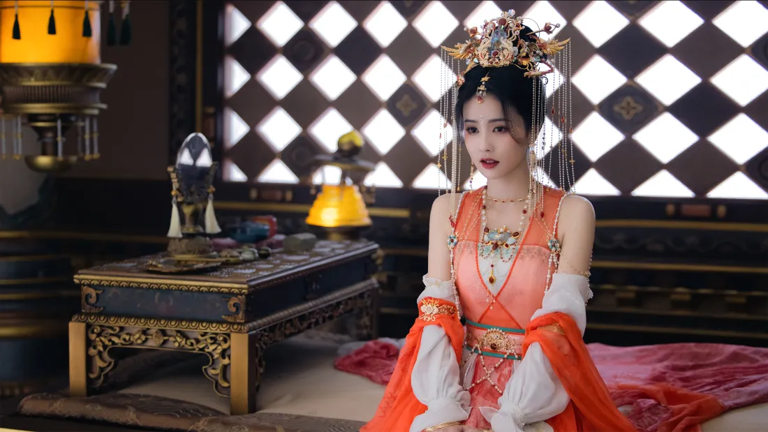 4k古风橙衣美女壁纸｜古典宫廷背景图片 - 华贵古装造型「哲风壁纸」