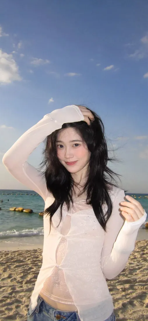 4k户外壁纸 - 海边 - 美女 - 蓝天「哲风壁纸」
