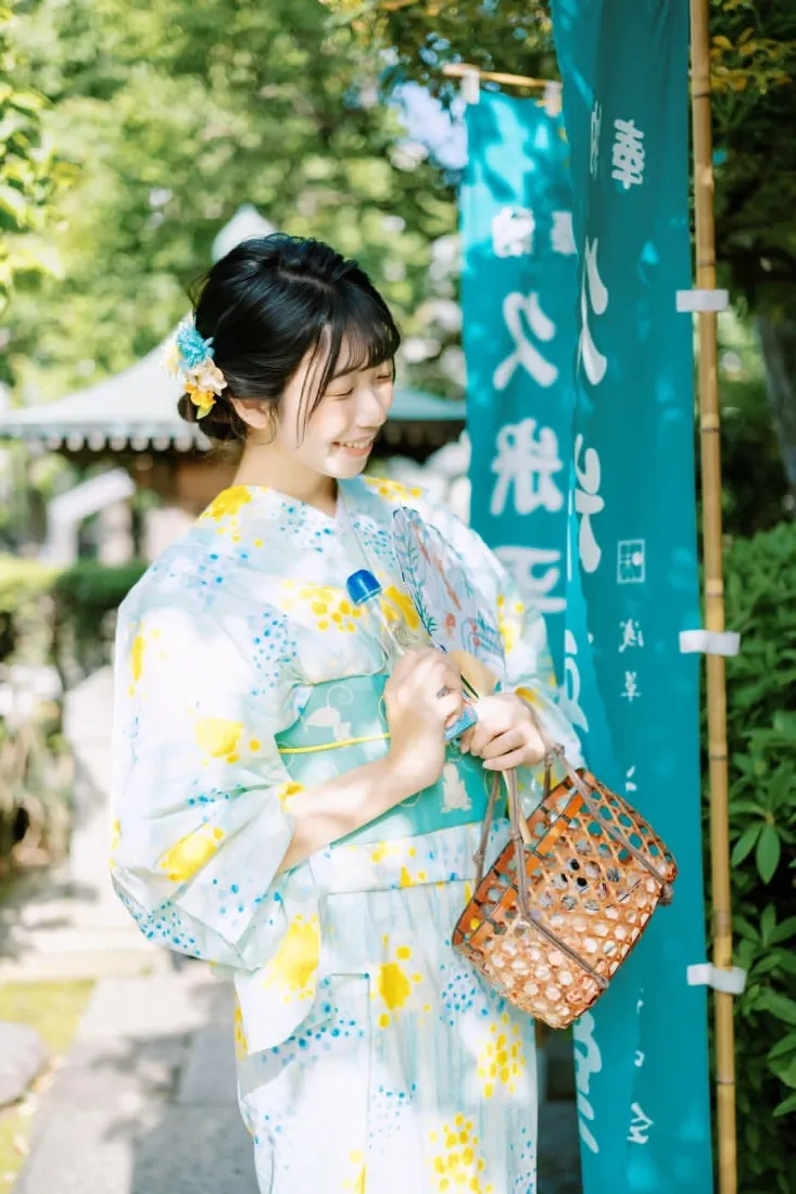 和服少女｜夏日庭院背景图片 - 清新治愈人像「哲风壁纸」