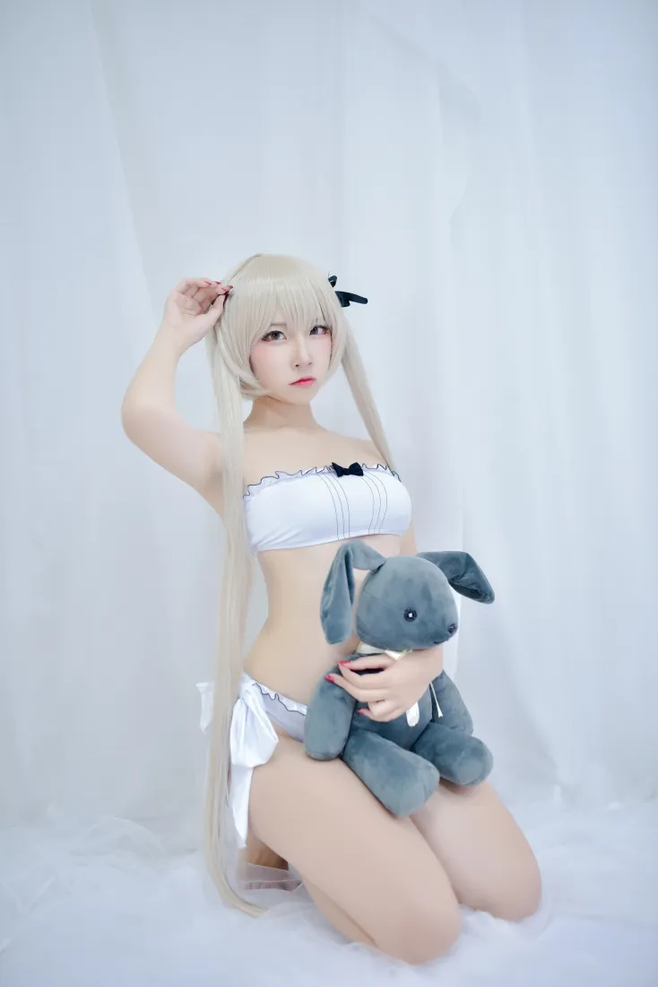 春日野穹手机壁纸｜穹妹白色比基尼背景图片 - 二佐Nisa泳装cosplay「哲风壁纸」