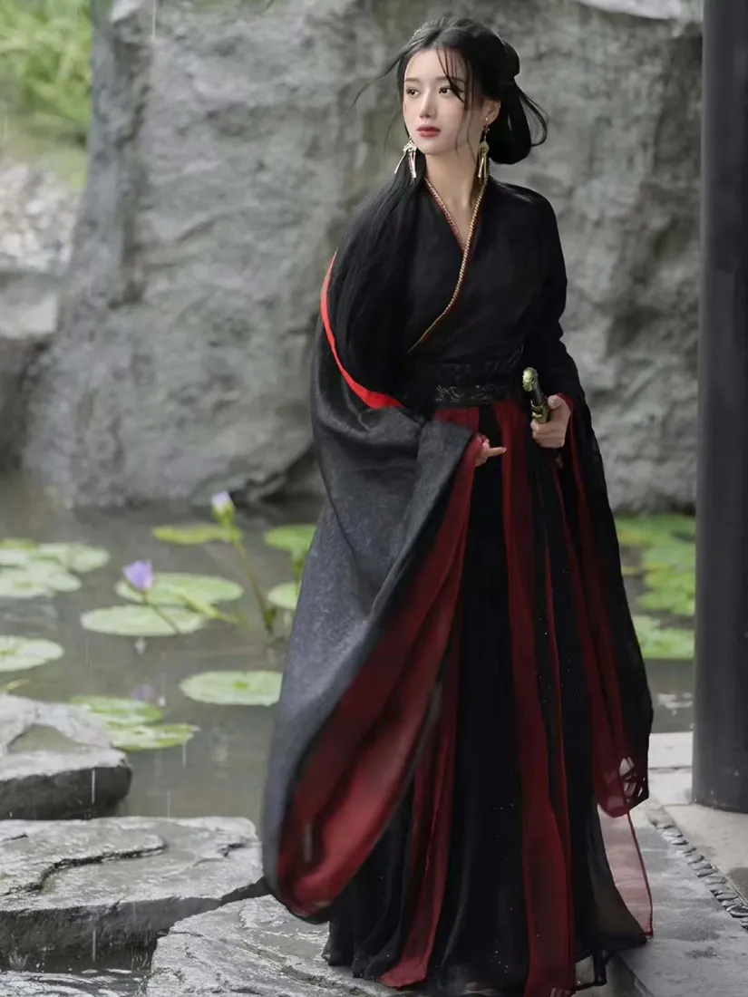 黑红汉服侠女手机壁纸｜荷塘古风背景图片 - 冷飒剑客风「哲风壁纸」