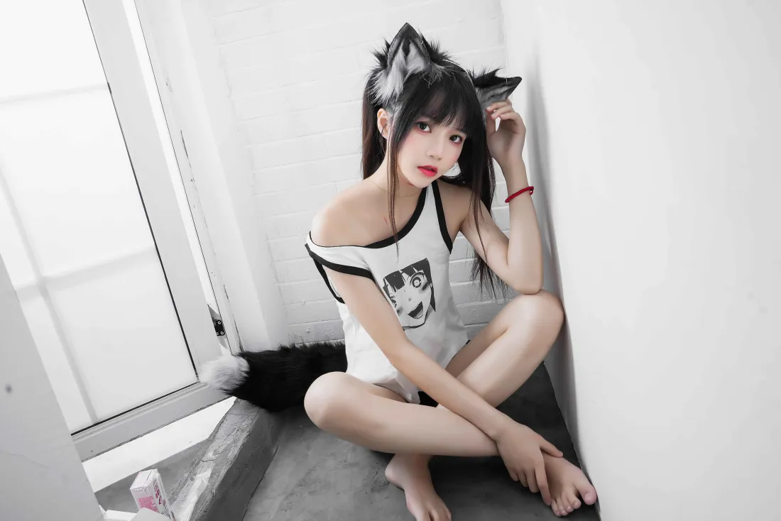 8k猫耳少女壁纸｜窗边居家背景图片 - 白衫纯欲私房写真「哲风壁纸」