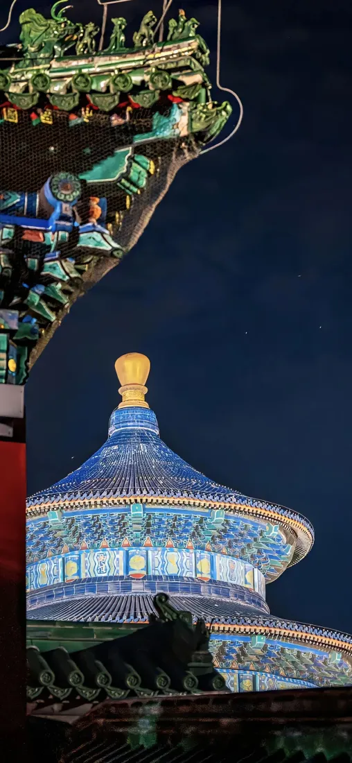 天坛祈年殿手机壁纸｜国庆夜景背景图片 - 古建飞檐蓝瓦金顶「哲风壁纸」