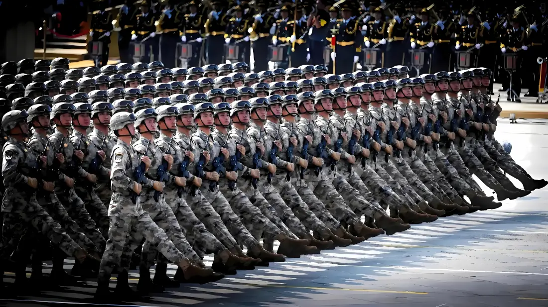 8k国庆阅兵徒步方阵壁纸｜正步前行背景图片 - 迷彩戎装「哲风壁纸」