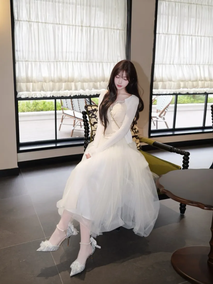 白裙美女手机壁纸｜窗边背景图片 - 温柔纯欲穿搭「哲风壁纸」