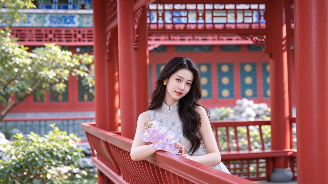 3k浅灰绣花旗袍｜中式红亭背景图片 - 长发温婉美女国风写真「哲风壁纸」
