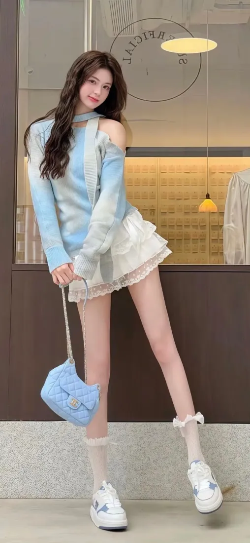 蓝衫露肩美女手机壁纸｜街拍穿搭背景图片 - 甜妹「哲风壁纸」