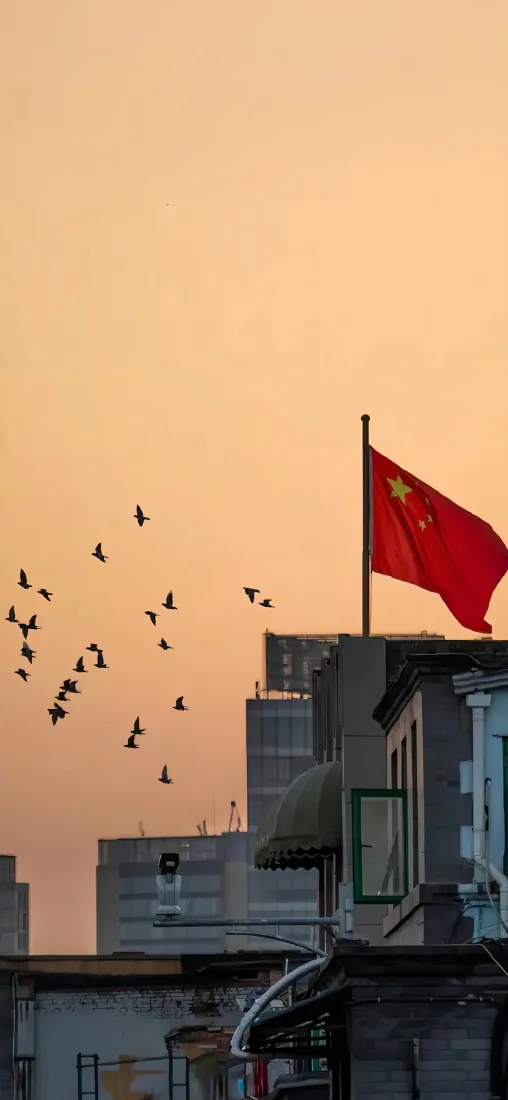 五星红旗手机壁纸｜黄昏城市背景图片 - 飞鸟剪影「哲风壁纸」