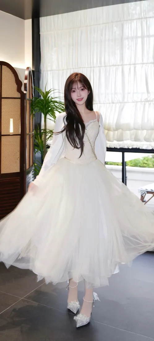 白纱长裙美女手机壁纸｜室内背景图片 - 温柔写真「哲风壁纸」