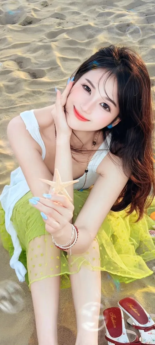海边美女手机壁纸｜背景图片 - 白吊带黄纱裙沙滩写真「哲风壁纸」