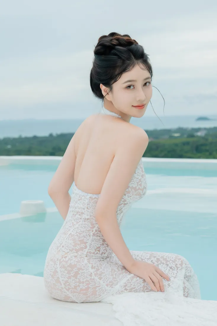 白裙露背美女手机壁纸｜泳池海景背景图片 - 优雅氛围感写真「哲风壁纸」