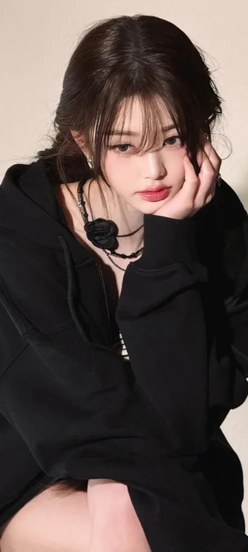 黑衣甜酷美女手机壁纸｜背景图片 - 托脸氛围感少女写真「哲风壁纸」