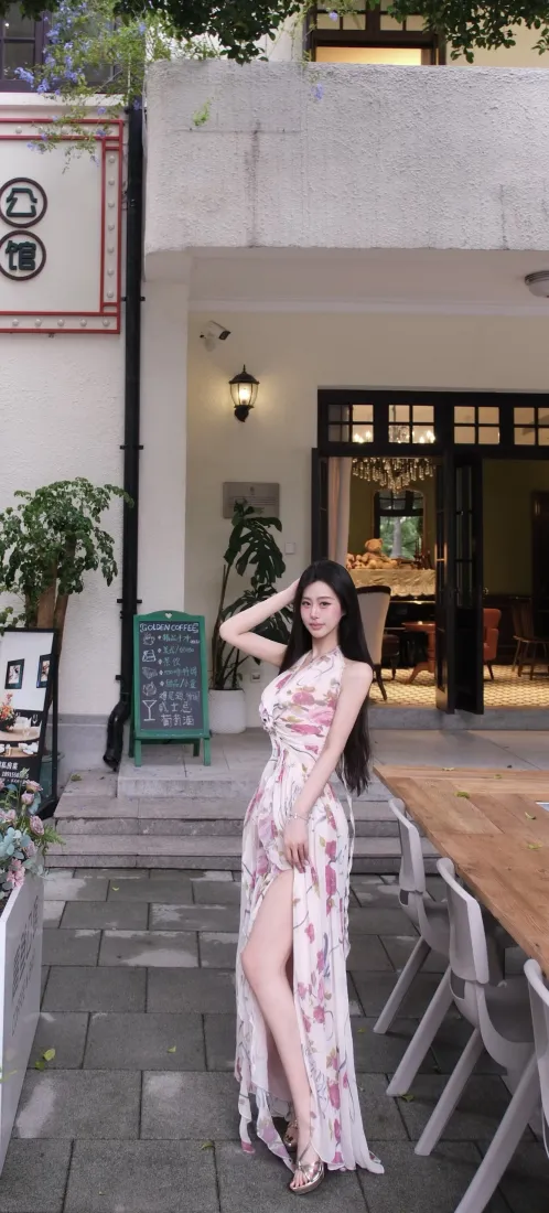 粉白开叉长裙美女手机壁纸｜街拍人像背景图片 - 优雅街景「哲风壁纸」