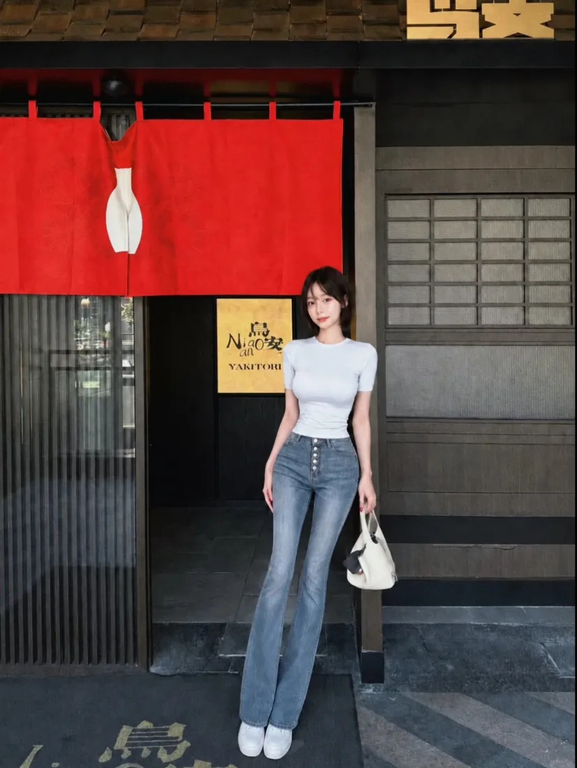 气质女生手机壁纸｜白T牛仔裤街拍背景图片 - 显瘦穿搭「哲风壁纸」