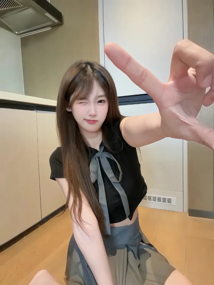 甜酷少女手机壁纸｜居家自拍背景图片 -  wink比心穿搭「哲风壁纸」