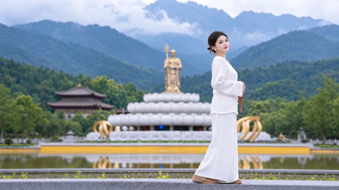 3k九华山地藏圣像｜白衣女子背景图片 - 禅系山水古寺治愈「哲风壁纸」