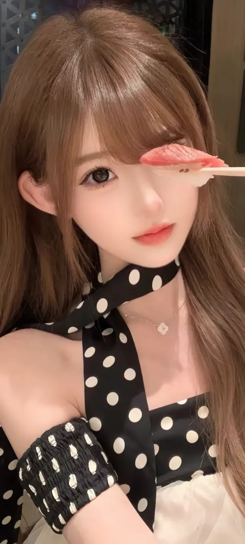 波点裙美女手机壁纸｜甜美少女背景图片 - 室内自拍「哲风壁纸」