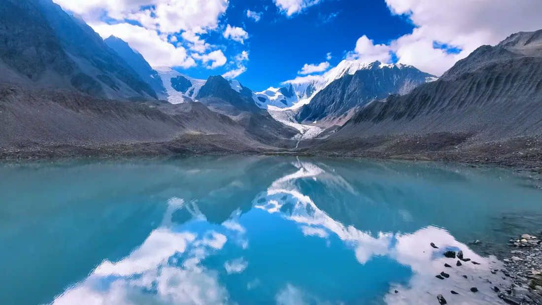 4k雪山湖泊壁纸｜高原山湖背景图片 - 蓝天白云倒影「哲风壁纸」