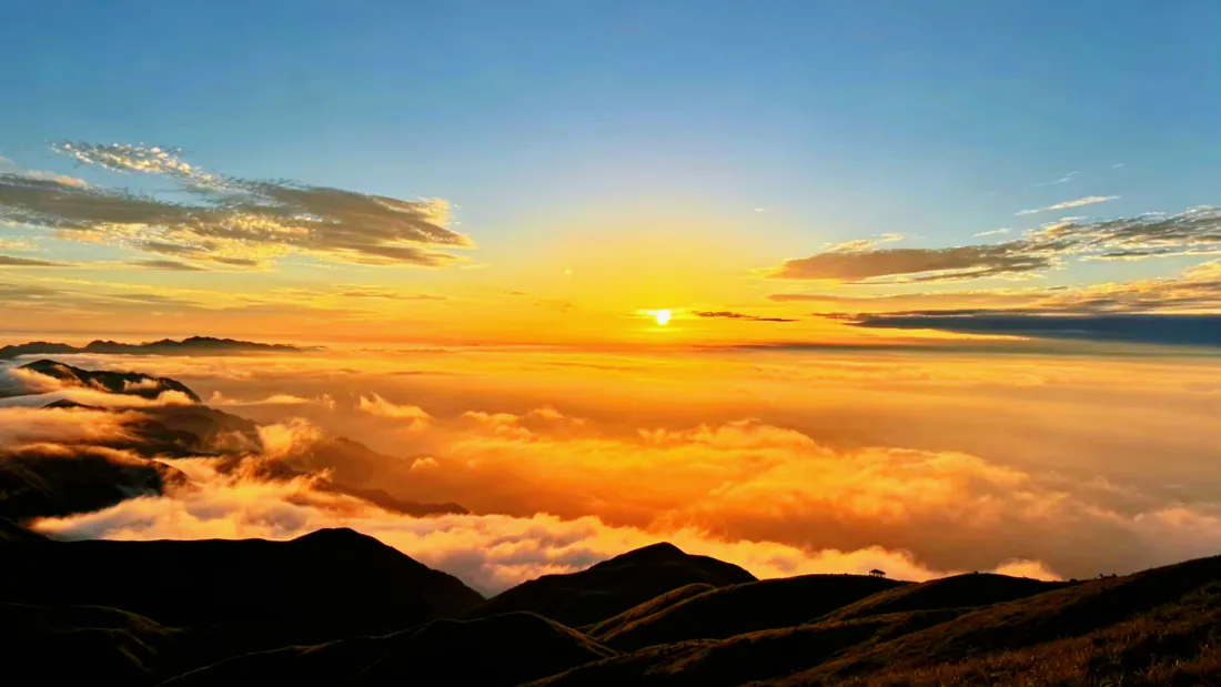 4k高山云海夕阳壁纸｜背景图片 - 橙金落日山峦天空「哲风壁纸」