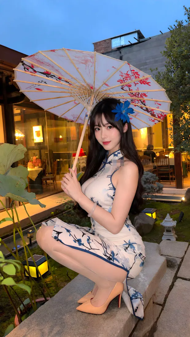 旗袍美女手机壁纸｜中式庭院背景图片 - 油纸伞夜景人像「哲风壁纸」