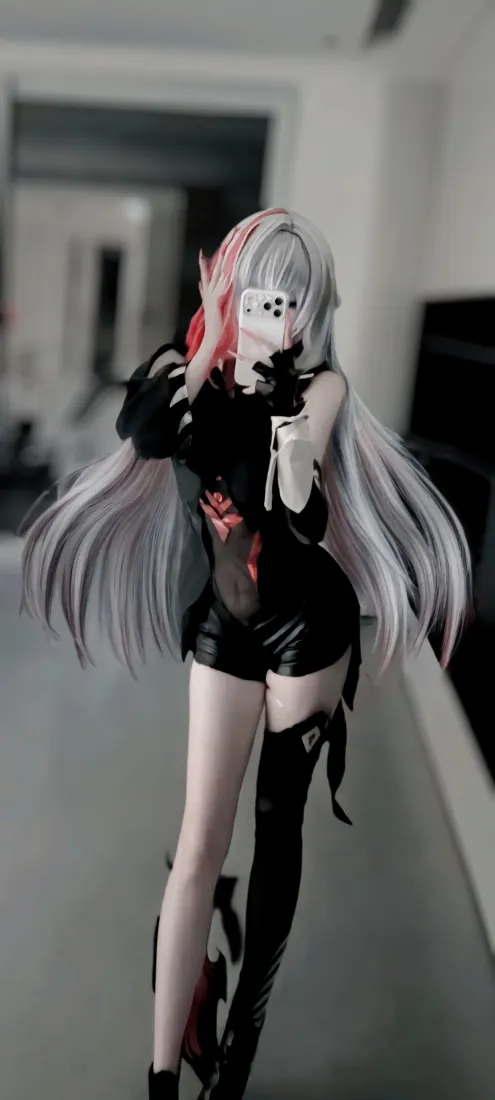 白发蒙面美少女手办手机壁纸｜暗黑紧身衣背景图片 - 银发二次元模型「哲风壁纸」