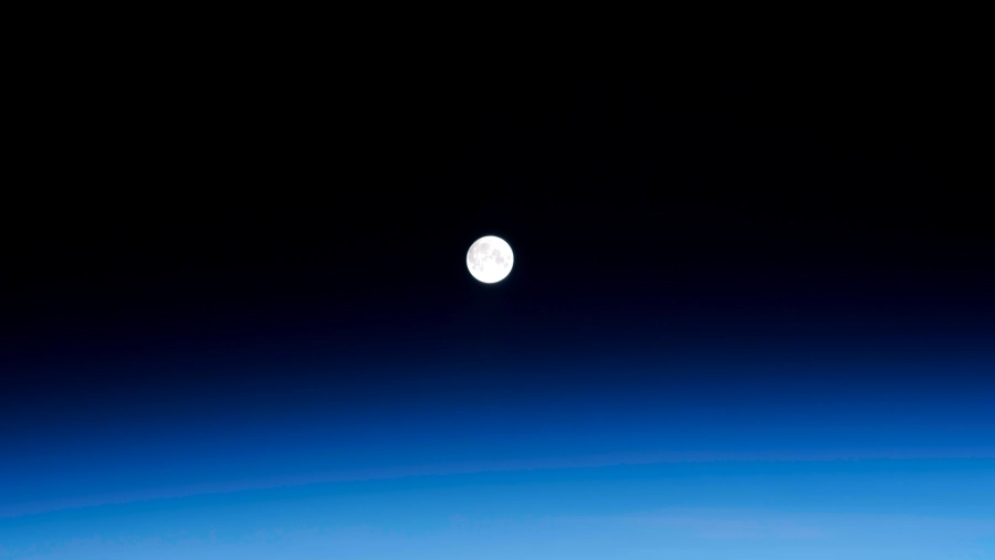 4k月亮壁纸-电影背景-《美丽的星星眼球》「哲风壁纸」